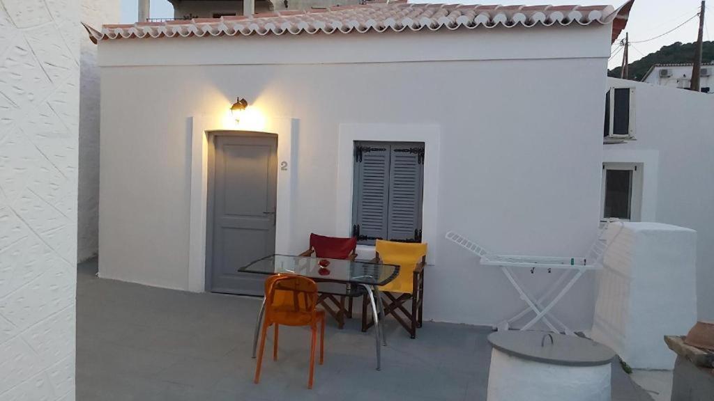 Kas Residence Renovated 2022 Spetses Town ภายนอก รูปภาพ