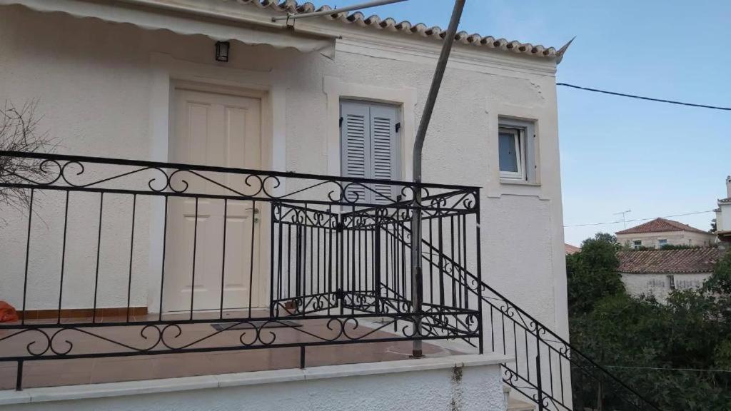 Kas Residence Renovated 2022 Spetses Town ภายนอก รูปภาพ
