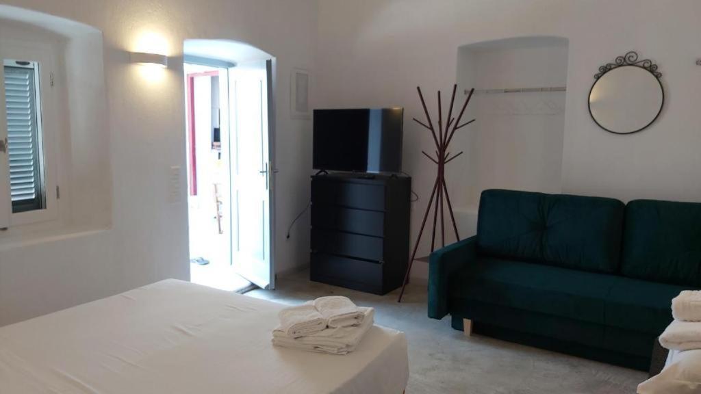 Kas Residence Renovated 2022 Spetses Town ภายนอก รูปภาพ
