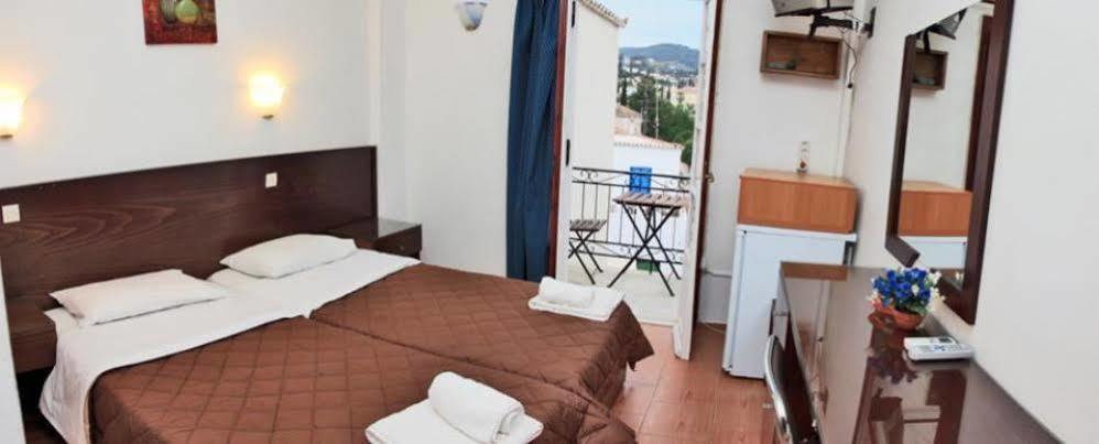 Kas Residence Renovated 2022 Spetses Town ภายนอก รูปภาพ