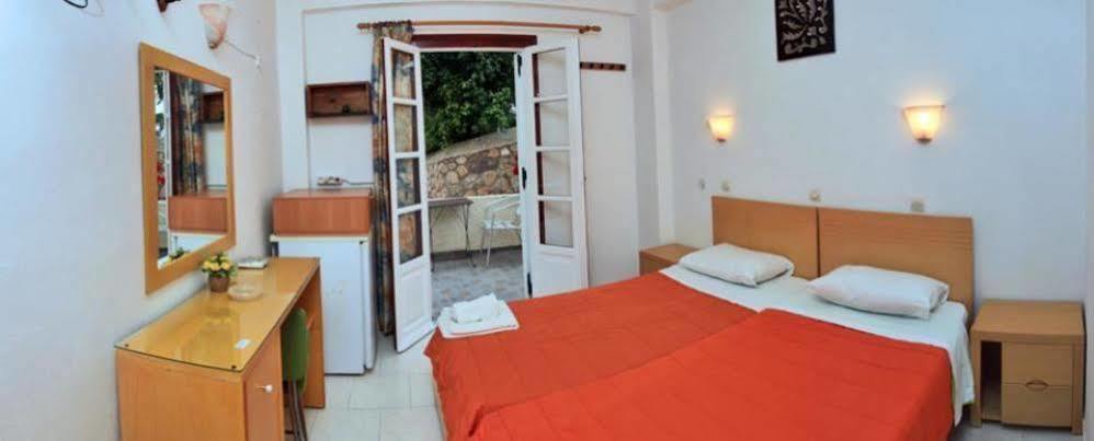 Kas Residence Renovated 2022 Spetses Town ภายนอก รูปภาพ