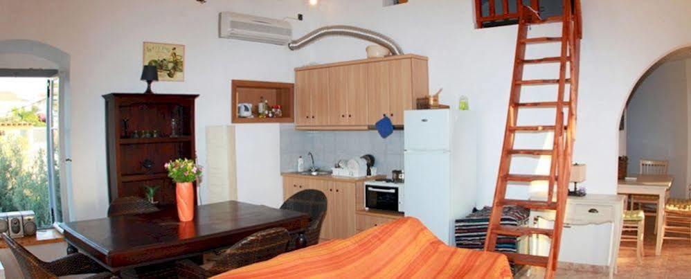Kas Residence Renovated 2022 Spetses Town ภายนอก รูปภาพ