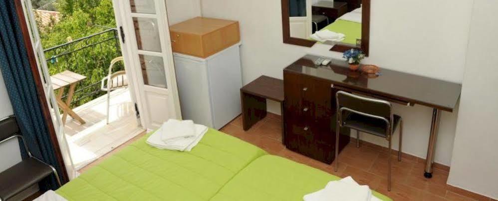 Kas Residence Renovated 2022 Spetses Town ภายนอก รูปภาพ