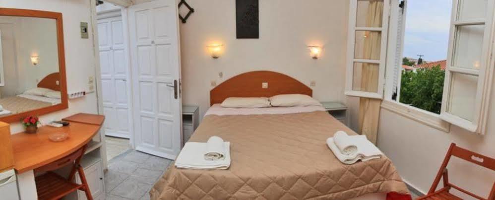 Kas Residence Renovated 2022 Spetses Town ภายนอก รูปภาพ